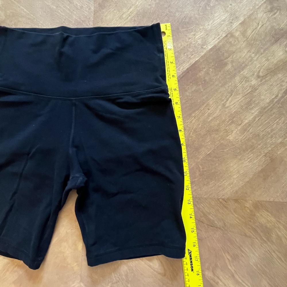 Old Navy Black High-Waisted Bike Shorts – Size M - Picture 4 of 5